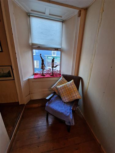 Kellys Bar & Restaurant, 26 Henry Street, Kilrush, Co. Clare