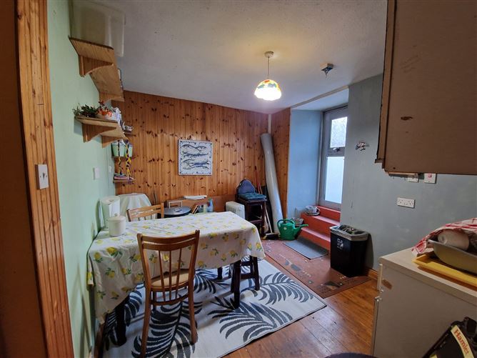 Kellys Bar & Restaurant, 26 Henry Street, Kilrush, Co. Clare