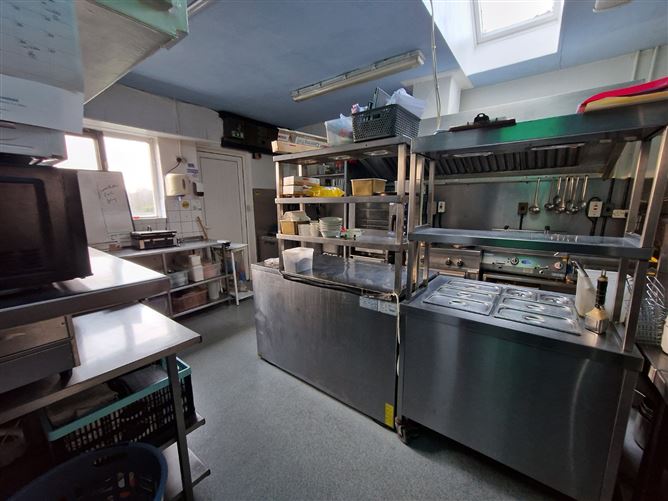 Kellys Bar & Restaurant, 26 Henry Street, Kilrush, Co. Clare