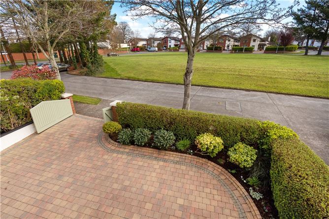 44 College Grove, Castleknock, Dublin 15