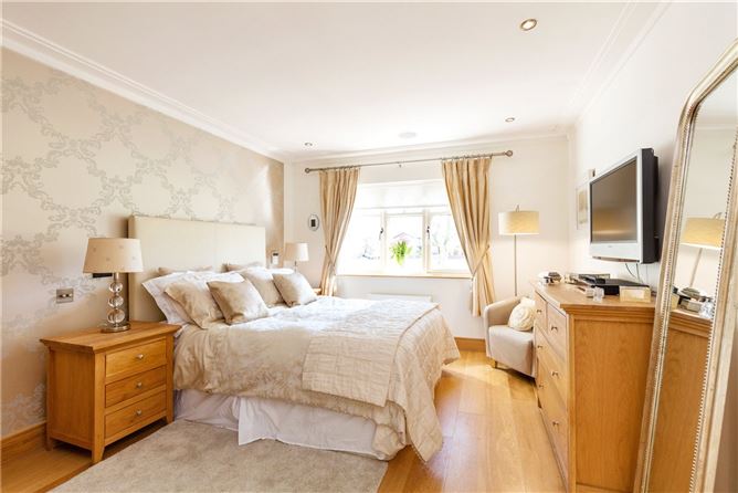 44 College Grove, Castleknock, Dublin 15