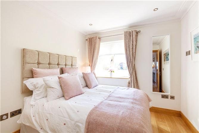 44 College Grove, Castleknock, Dublin 15