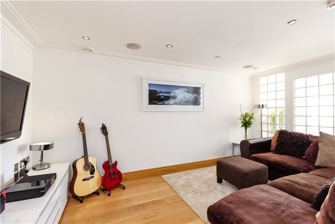 44 College Grove, Castleknock, Dublin 15