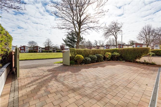 44 College Grove, Castleknock, Dublin 15