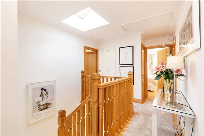 44 College Grove, Castleknock, Dublin 15