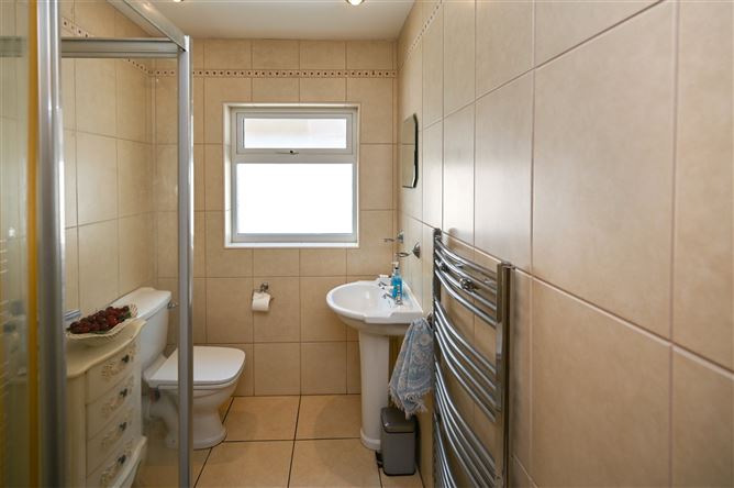 33 Wyndham Downs, Ballincollig, Co. Cork