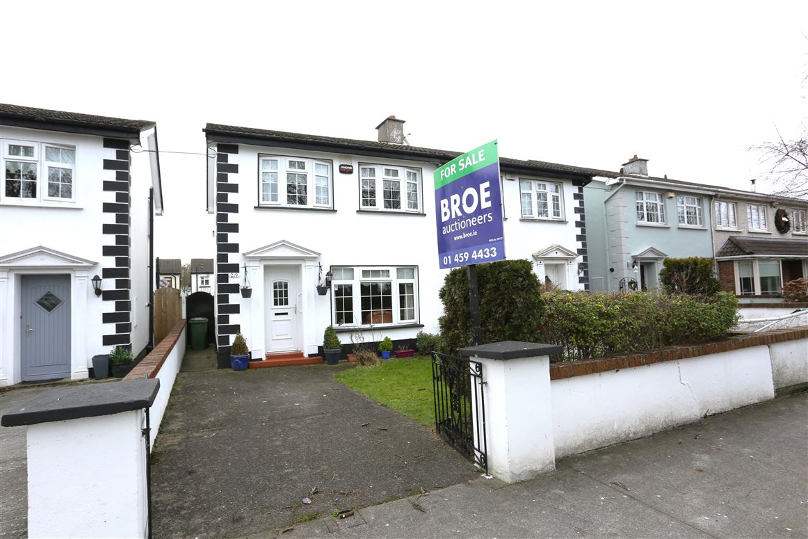 219 Palmerstown Woods, Clondalkin, Dublin 22 BROE Auctioneers