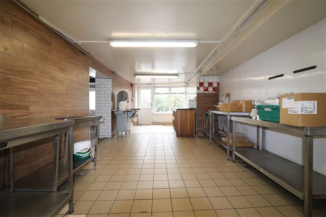 Unit at Main Street, Ballina, Tipperary