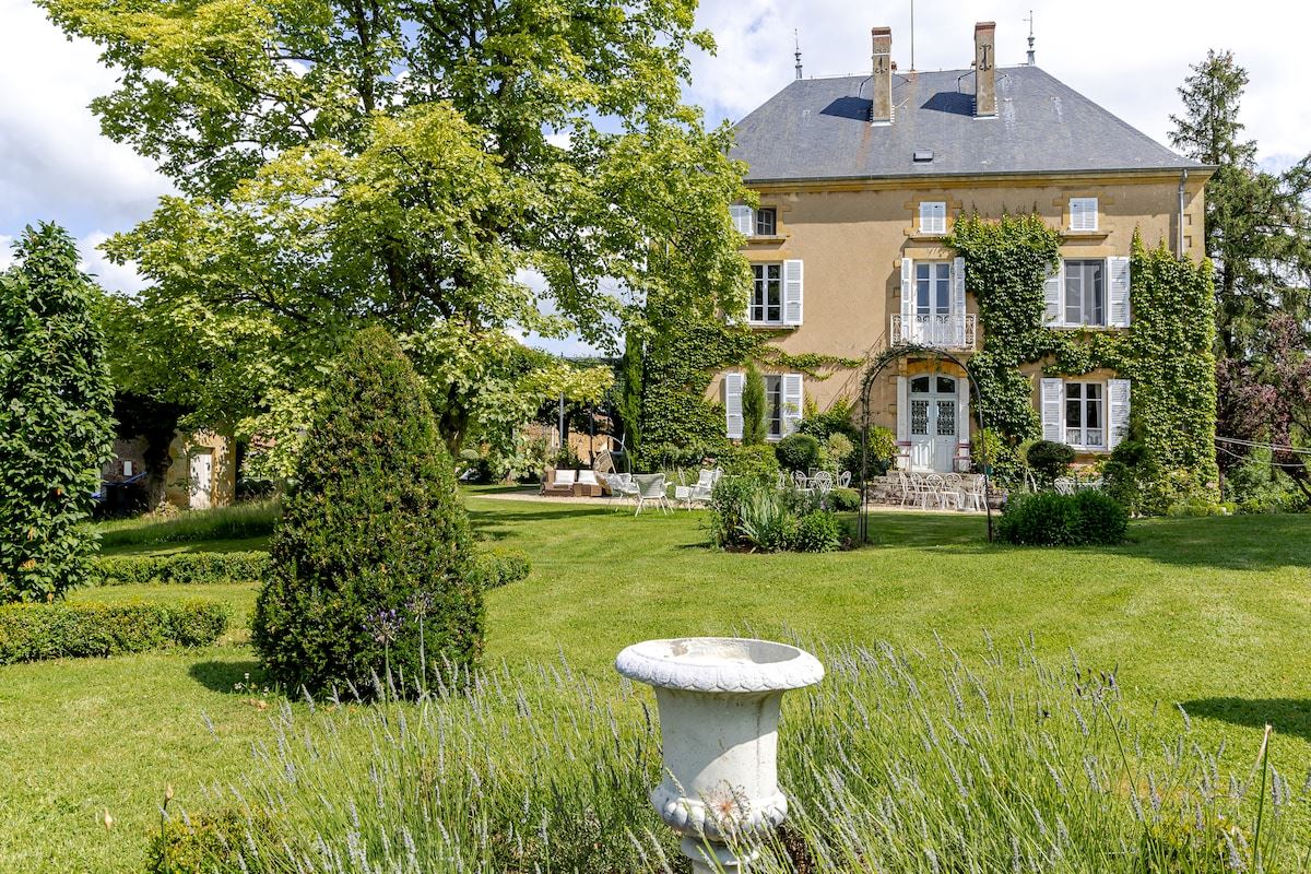 Photo 1 of 9 — Belle Époque Beauty,Saint-Laurent-en-Brionnais,Bourgogne-Franche-Comté,France