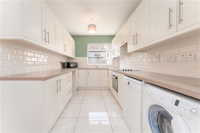 2 Oakview Close, Hartstown, Dublin 15