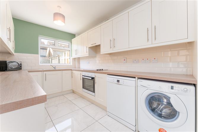 2 Oakview Close, Hartstown, Dublin 15