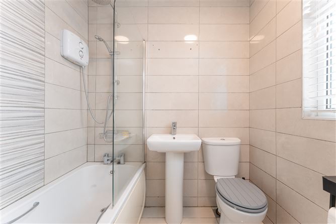 2 Oakview Close, Hartstown, Dublin 15