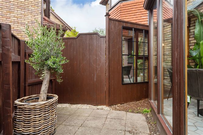 63 Shrewsbury Park, Ballsbridge, Dublin 4