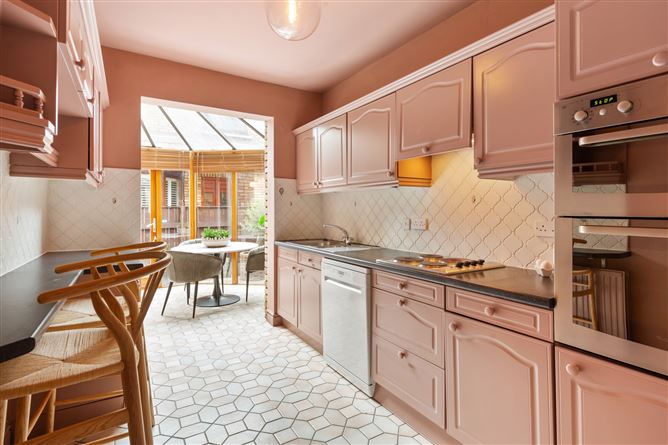 63 Shrewsbury Park, Ballsbridge, Dublin 4