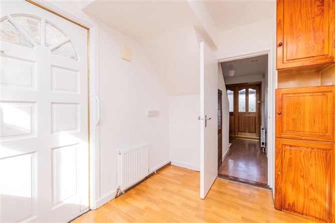 https://photos-a.propertyimages.ie/media/7/8/8/4907887/b8fd417f-55d1-4bc2-b676-261ede6cd324_l.jpg