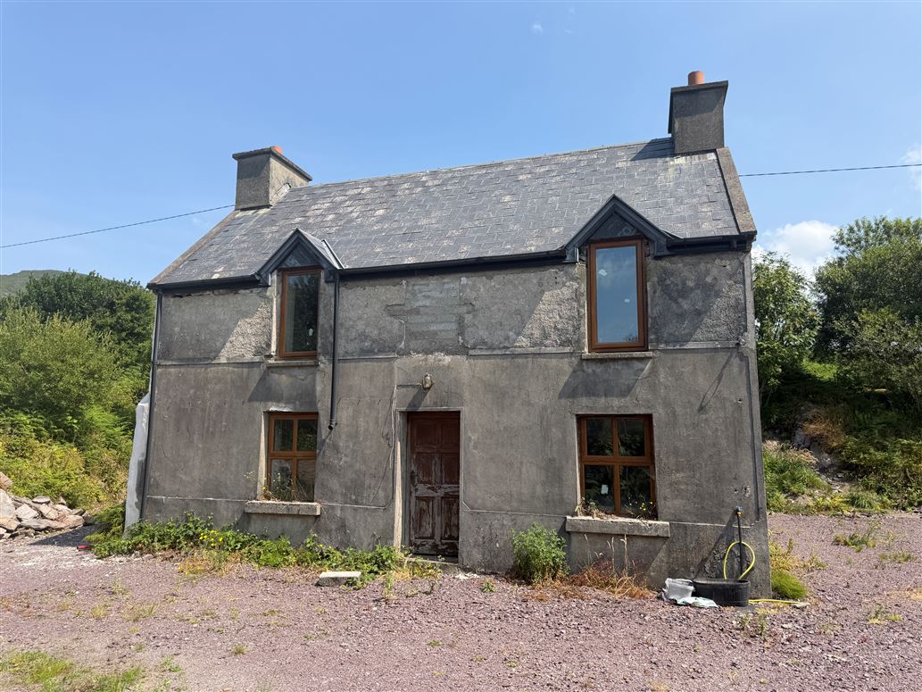 Ref 1239 - Traditional Farmhouse, Gowlanes, Castlecove, Caherdaniel, Kerry