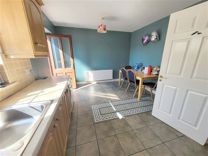 Photo 5 of 9 — 12 Rosemount View, Cahir, Tipperary