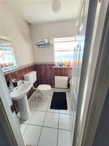 Photo 9 of 9 — 12 Rosemount View, Cahir, Tipperary