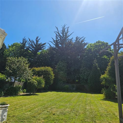 https://photos-a.propertyimages.ie/media/7/8/9/4929987/84bef086-b316-44e6-9dcd-55465c9dcb1e_l.jpg