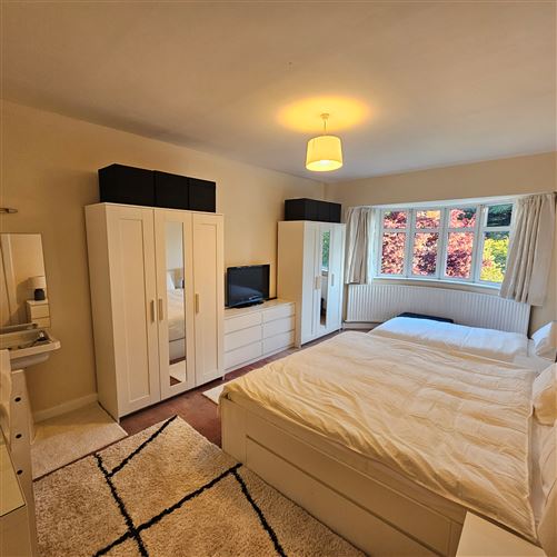 https://photos-a.propertyimages.ie/media/7/8/9/4929987/84bef086-b316-44e6-9dcd-55465c9dcb1e_l.jpg
