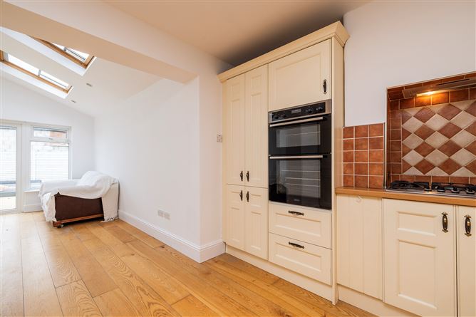 https://photos-a.propertyimages.ie/media/7/8/9/4958987/e8c9bbd2-9ce6-49f3-9400-73c159356964_l.jpg