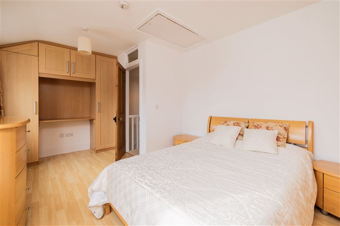 https://photos-a.propertyimages.ie/media/7/8/9/4958987/e8c9bbd2-9ce6-49f3-9400-73c159356964_l.jpg