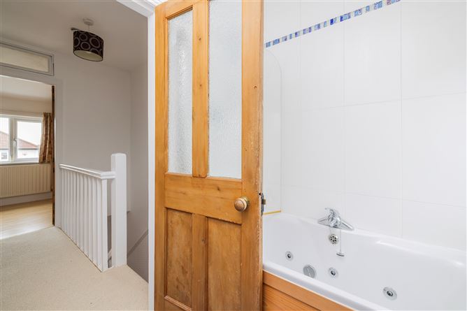 https://photos-a.propertyimages.ie/media/7/8/9/4958987/e8c9bbd2-9ce6-49f3-9400-73c159356964_l.jpg