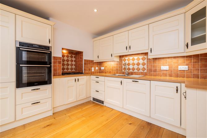 https://photos-a.propertyimages.ie/media/7/8/9/4958987/e8c9bbd2-9ce6-49f3-9400-73c159356964_l.jpg