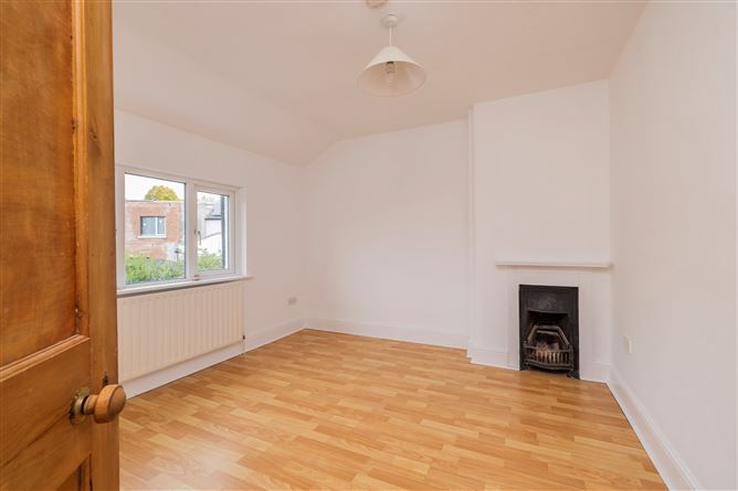 https://photos-a.propertyimages.ie/media/7/8/9/4958987/e8c9bbd2-9ce6-49f3-9400-73c159356964_l.jpg