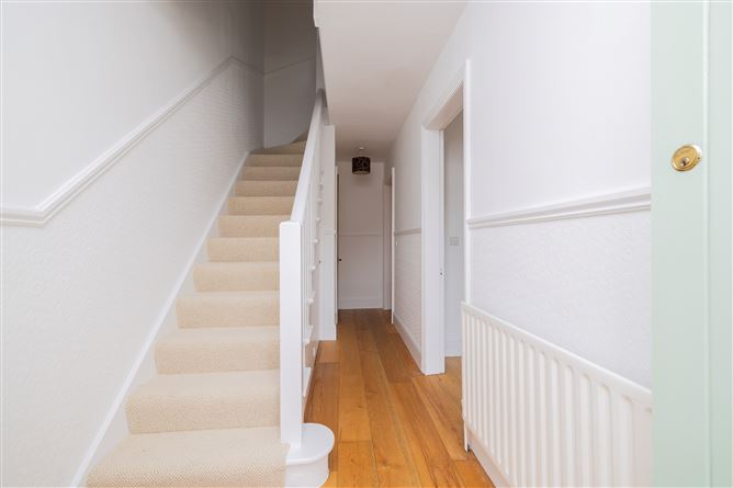 https://photos-a.propertyimages.ie/media/7/8/9/4958987/e8c9bbd2-9ce6-49f3-9400-73c159356964_l.jpg