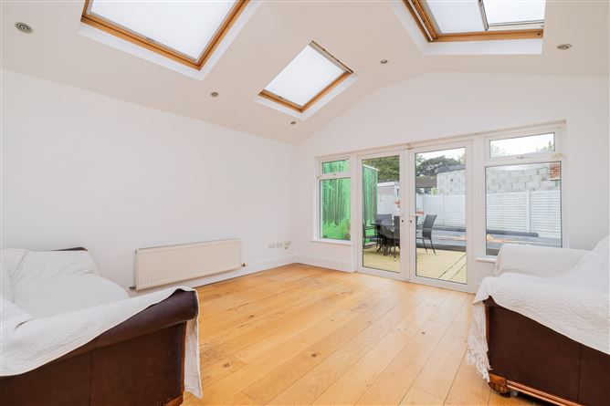 https://photos-a.propertyimages.ie/media/7/8/9/4958987/e8c9bbd2-9ce6-49f3-9400-73c159356964_l.jpg