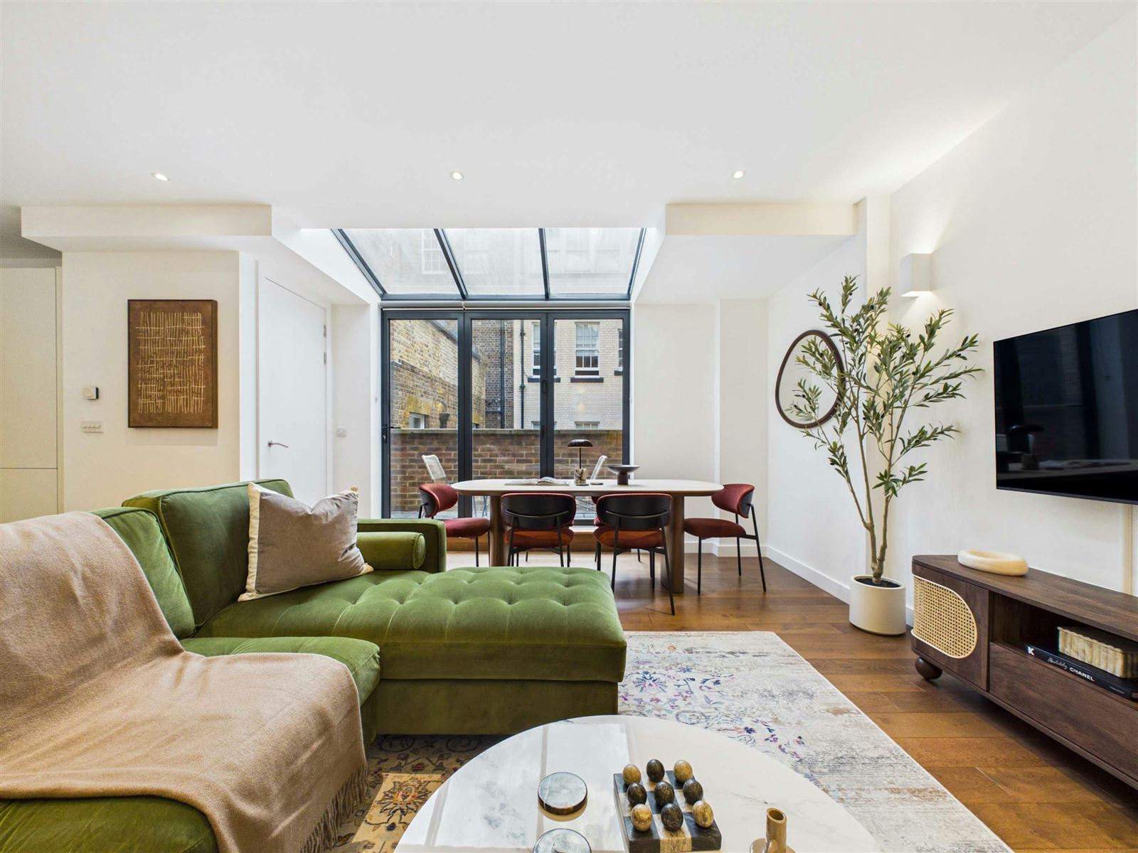Photo 1 of 10 — Juniper & Cranberry,London,Greater London,United Kingdom