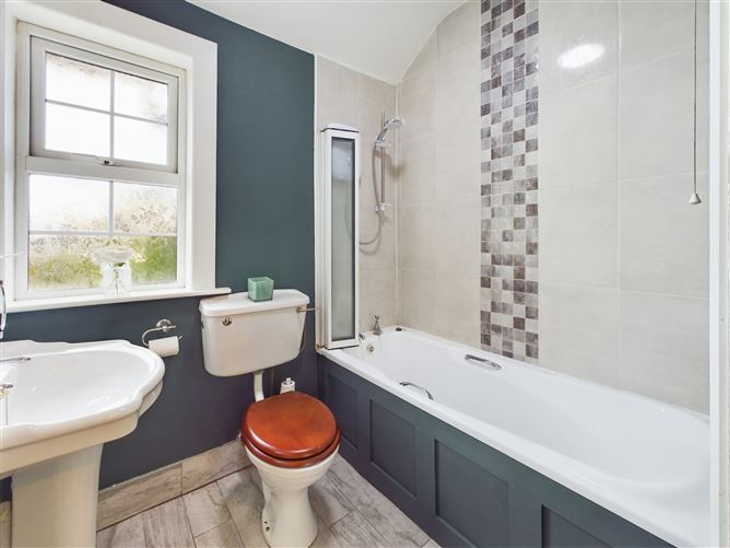 4 Castle Avenue, Thurles, Co. Tipperary
