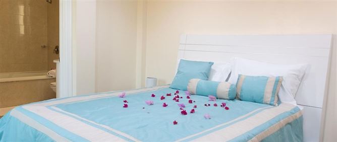 Private, Mount Royal Villas
