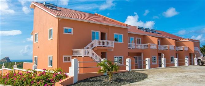 Private, Mount Royal Villas
