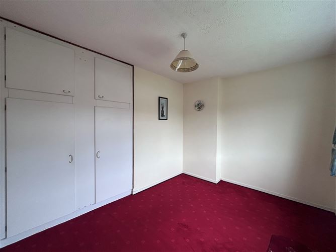 15 Prior Park Hill, Clonmel, Co. Tipperary