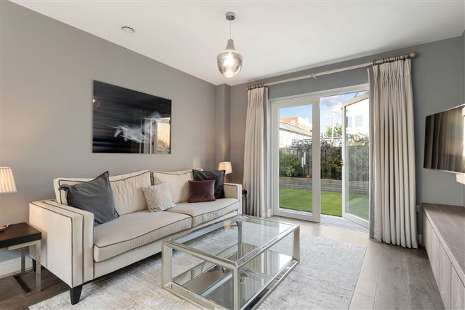 4 Larkfield Close, Leopardstown, Dublin 18