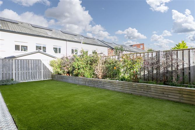 4 Larkfield Close, Leopardstown, Dublin 18