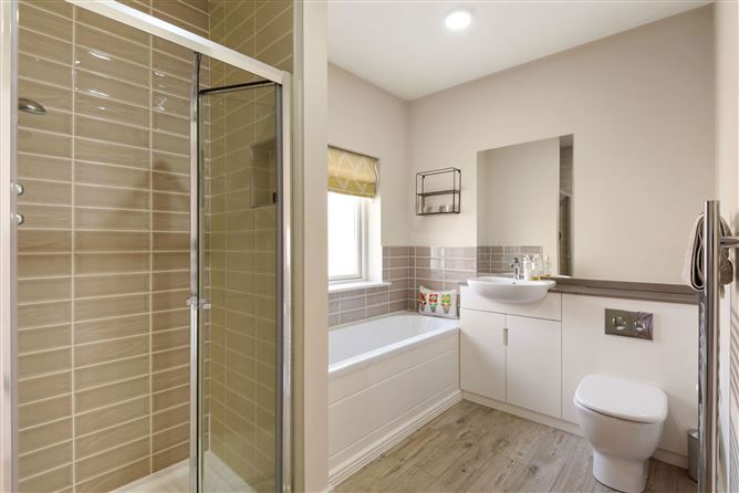 4 Larkfield Close, Leopardstown, Dublin 18