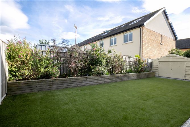 4 Larkfield Close, Leopardstown, Dublin 18