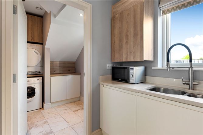 4 Larkfield Close, Leopardstown, Dublin 18
