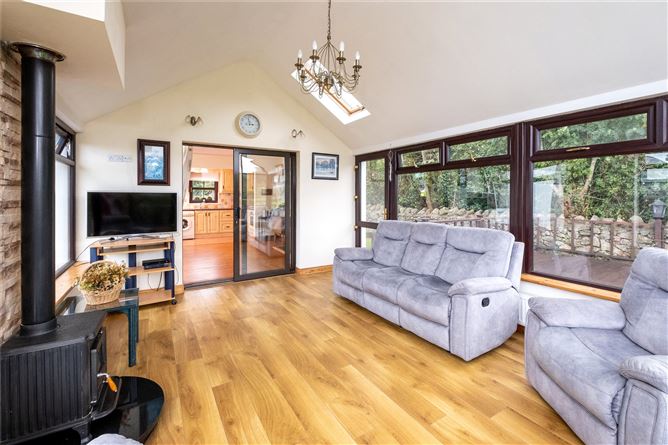 6 Oakwood View, St. Joseph's Road, Portumna