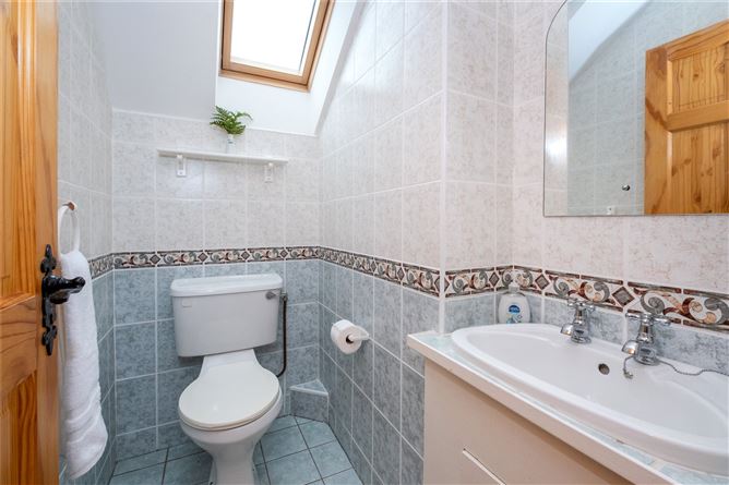 6 Oakwood View, St. Joseph's Road, Portumna
