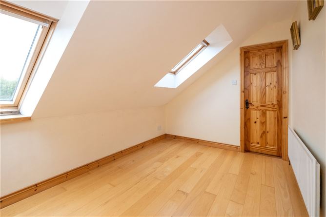 6 Oakwood View, St. Joseph's Road, Portumna