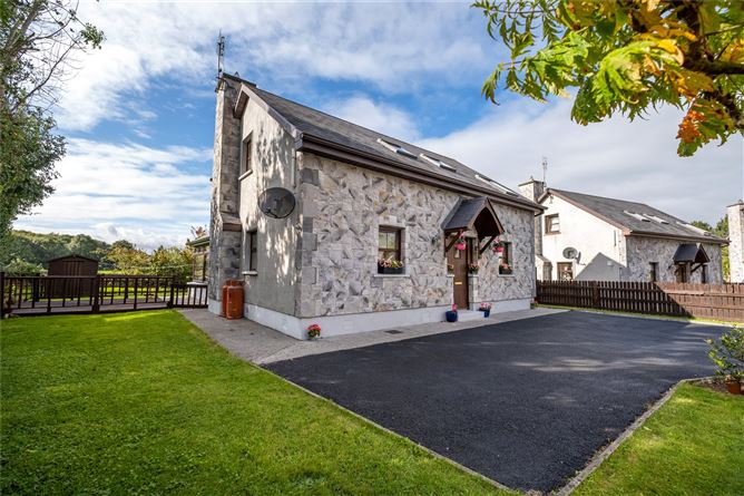 6 Oakwood View, St. Joseph's Road, Portumna