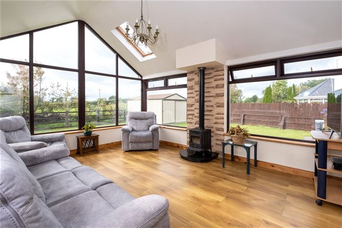 6 Oakwood View, St. Joseph's Road, Portumna