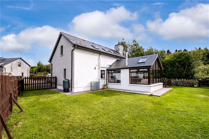 6 Oakwood View, St. Joseph's Road, Portumna