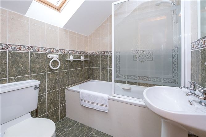 6 Oakwood View, St. Joseph's Road, Portumna