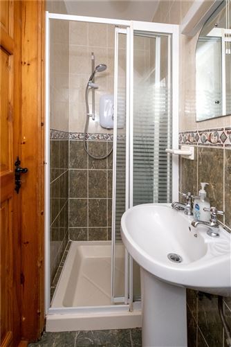 6 Oakwood View, St. Joseph's Road, Portumna