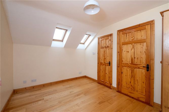 6 Oakwood View, St. Joseph's Road, Portumna